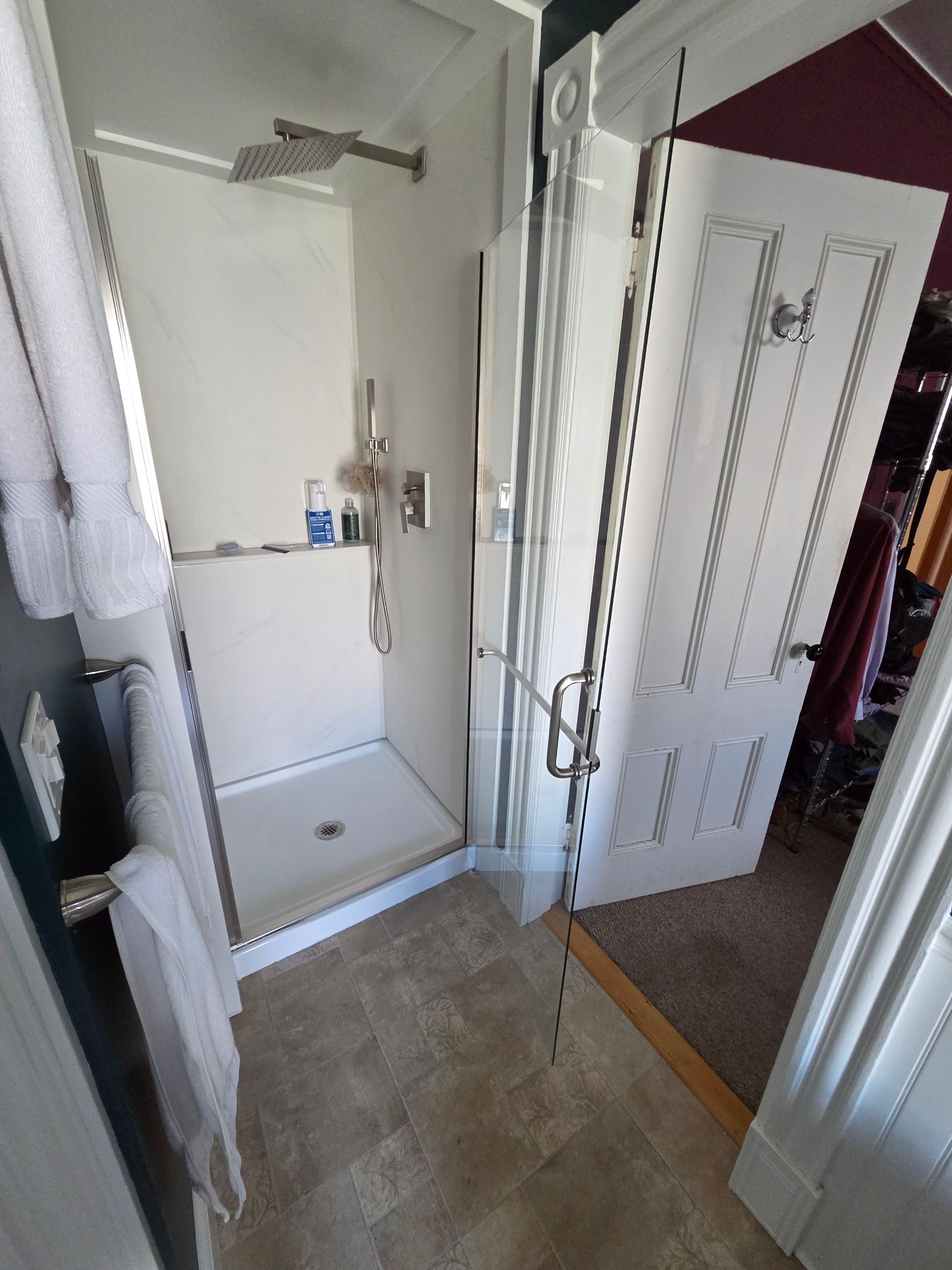 Shower using Alumax Shower by Cheshire Glass Company