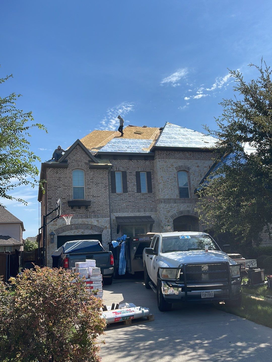 GAF HDZ - Weathered Wood by Elite Roofing LLC