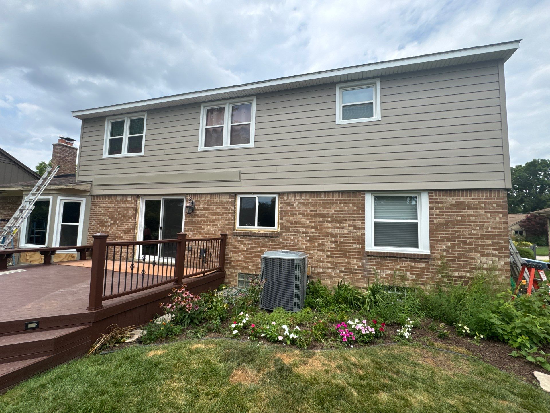 Siding Replacement using Alside S7 Cedar Mill Grain Pebble by 180 Contractors