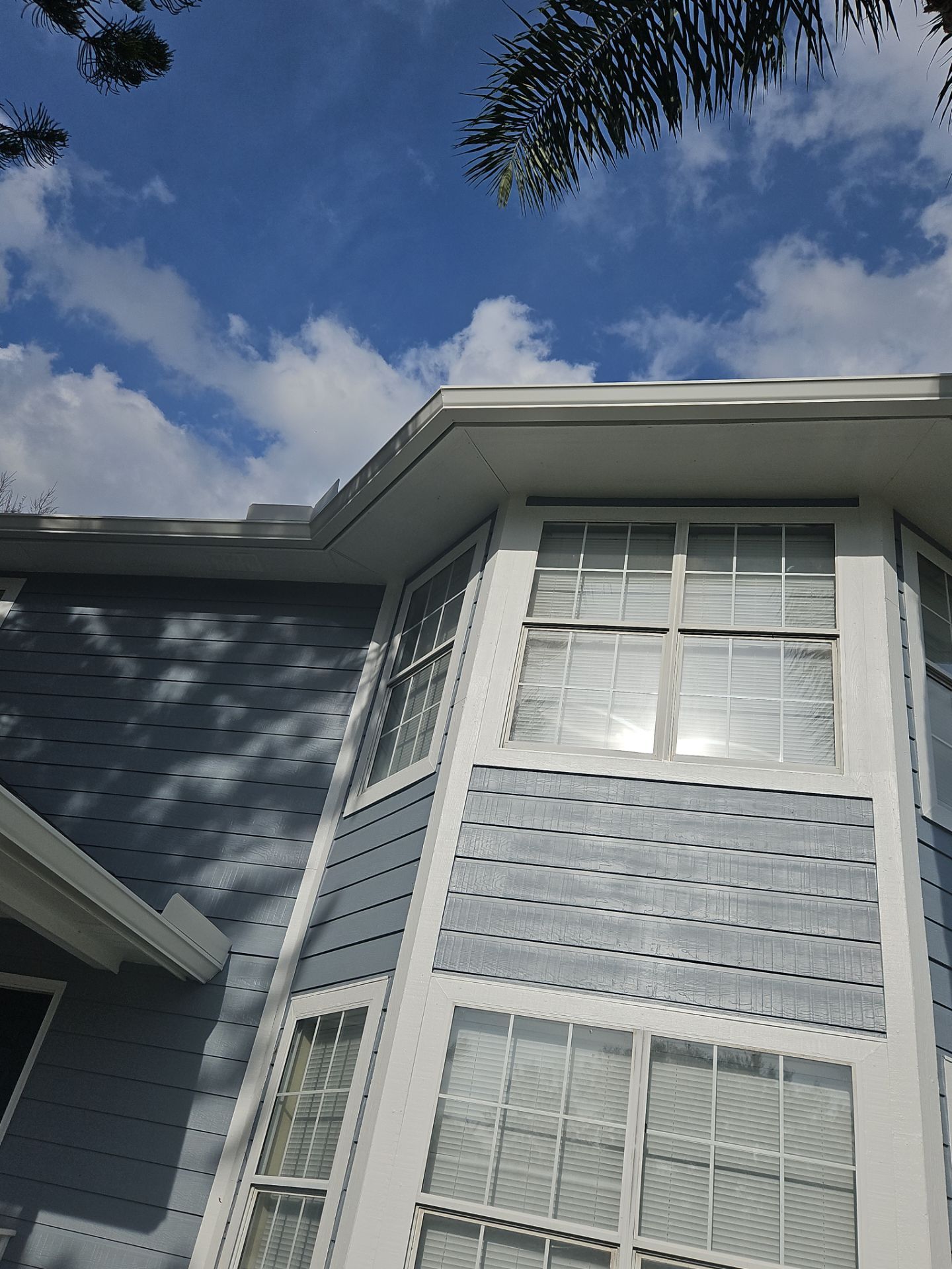 6 Inch Seamless Gutters using White Seamless Gutters in Largo FL by Gutter Professors