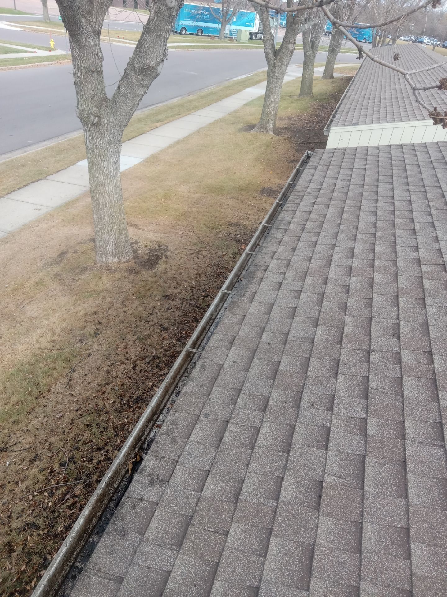 Commercial gutter cleaning Bismarck, ND after photo with clean gutters