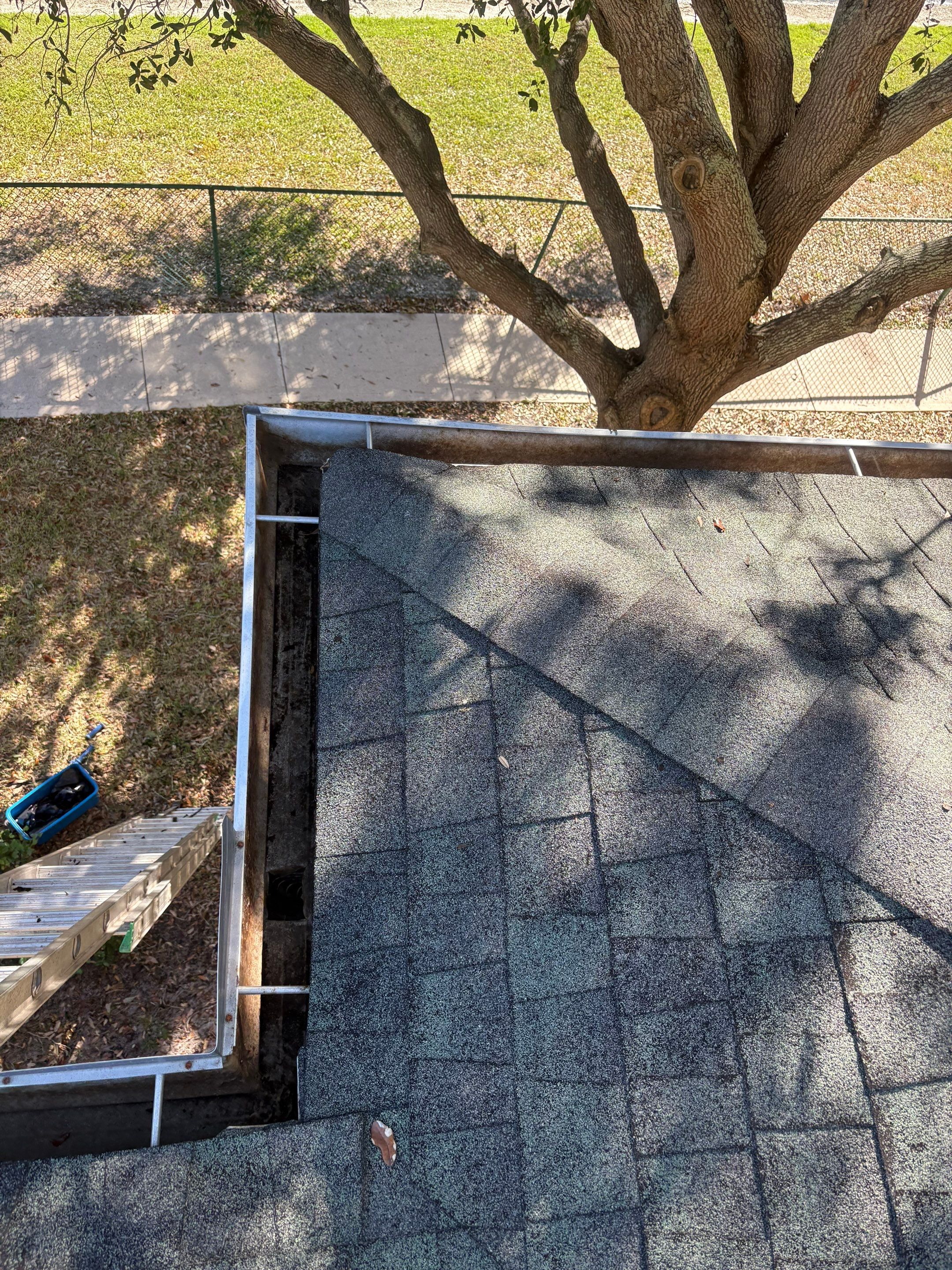 Commercial gutter cleaning Palm Bay & Melbourne, after photo with clean gutters
