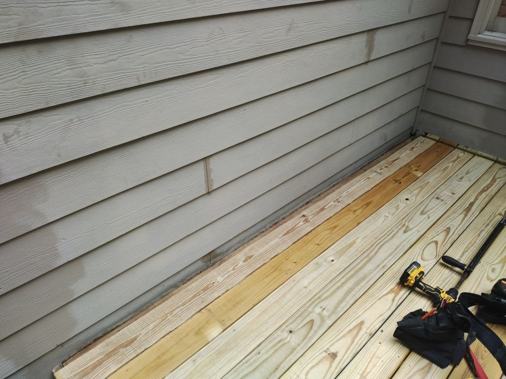 South Trace - Deck Installation  by Pillar and Pine