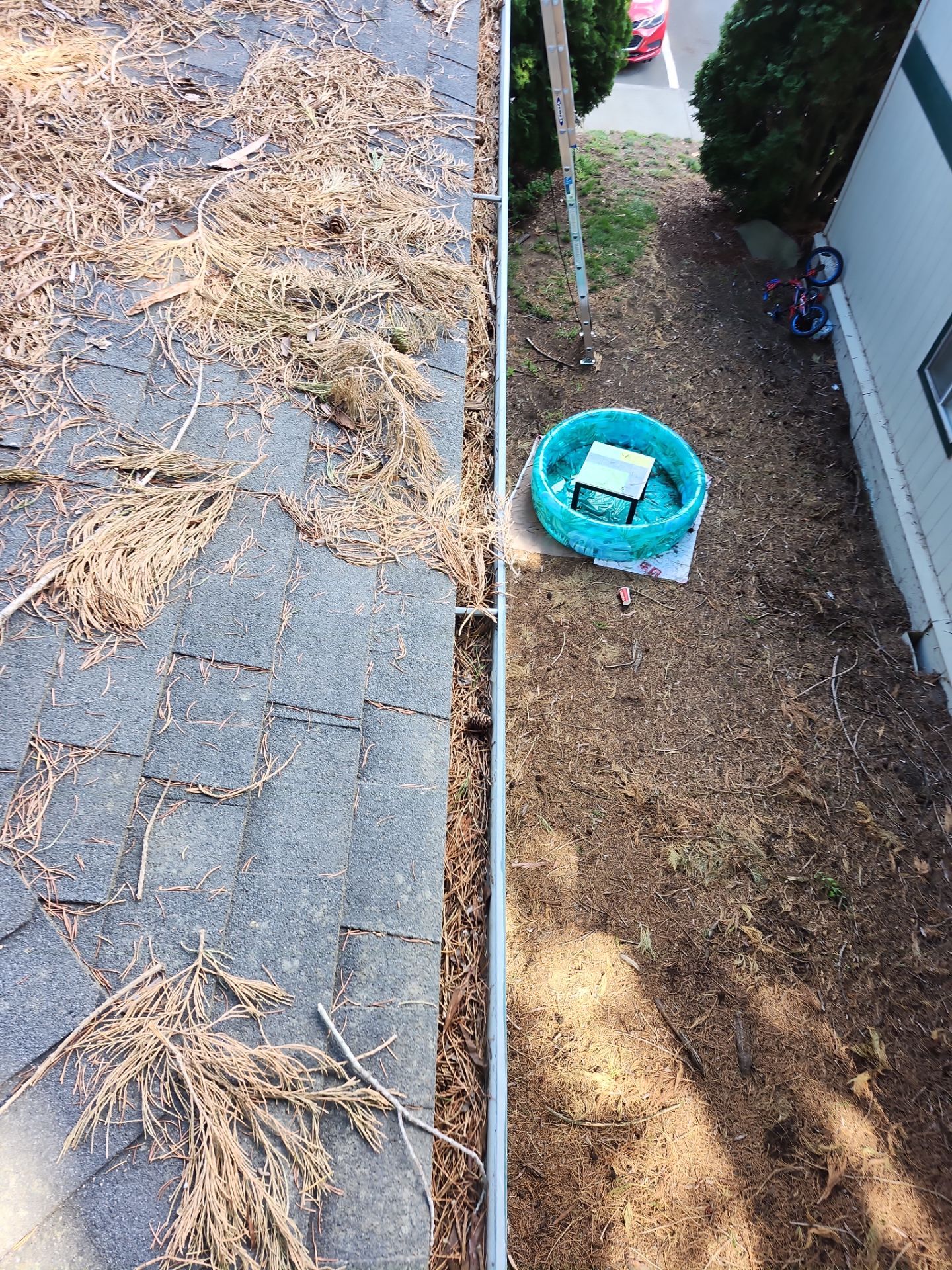HOA gutter cleaning before photo Salem, OR