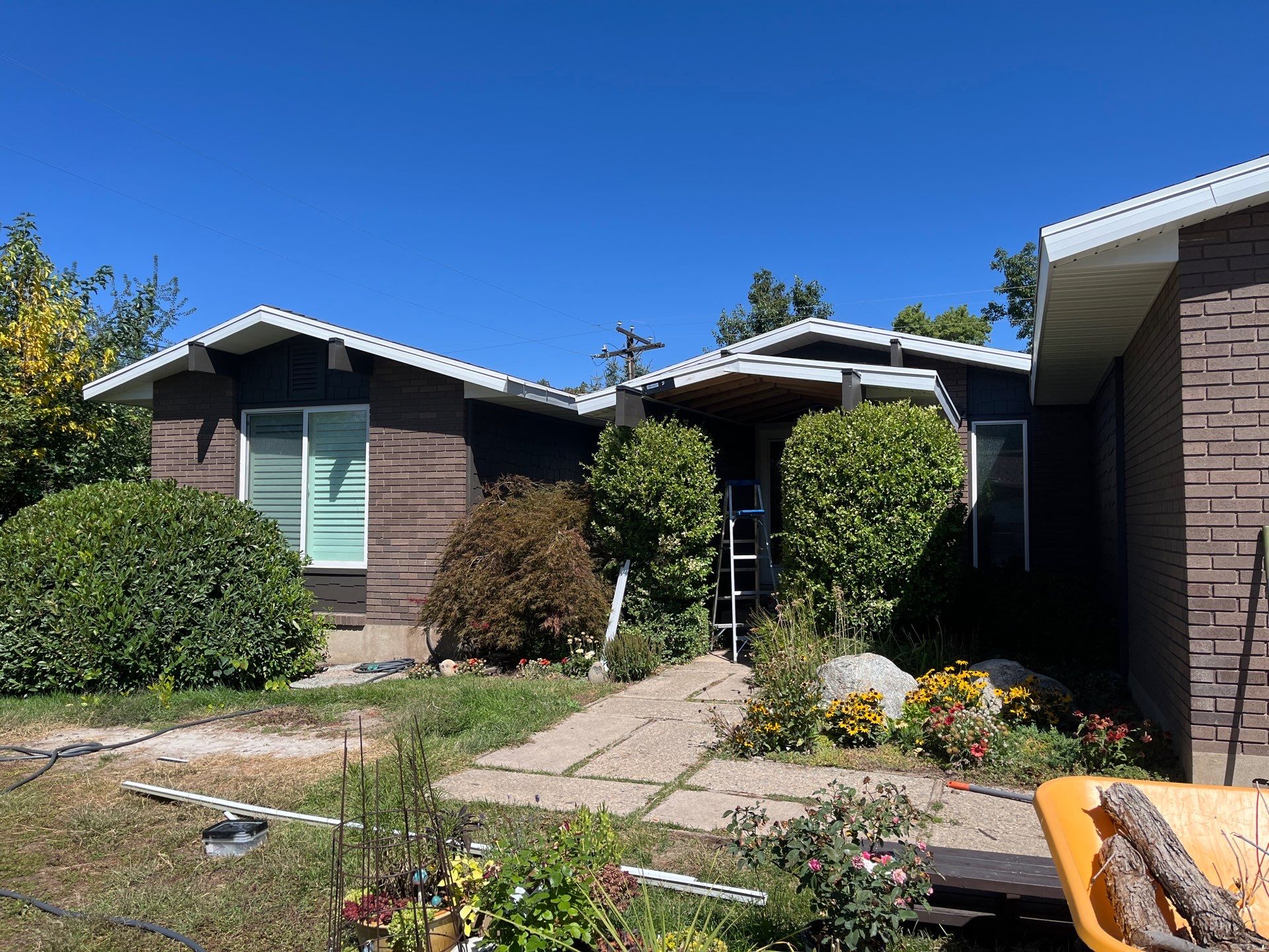 Fruit Heights | Hardie B&B & Shakes | Rich Espresso by Ideal Siding Utah