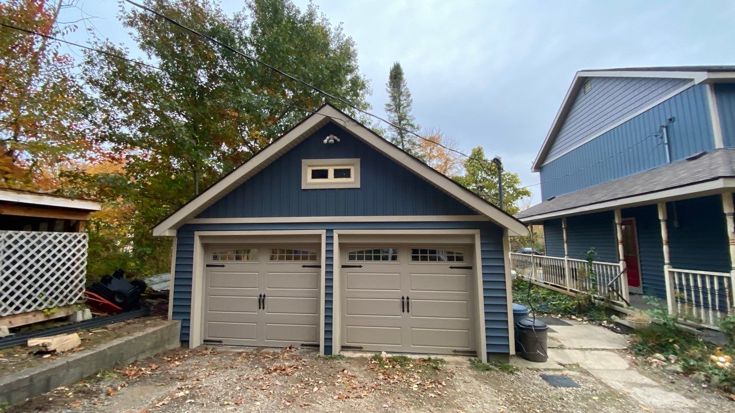 CertainTeed Monogram D5 Pacific Blue + Cedar Impression Shake Driftwood Blend & Pacific Blue + CertainTeed Board & Batten Pacific Blue by 180 Contractors