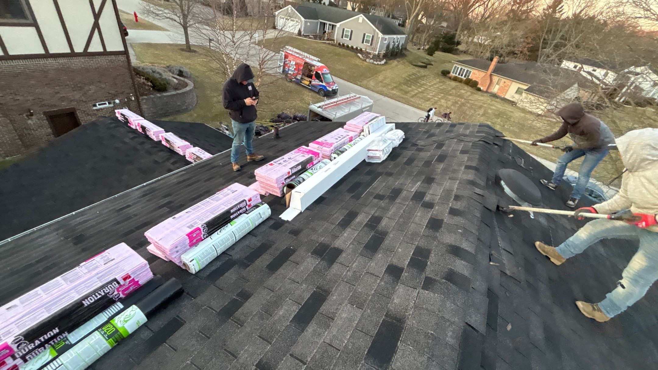 Siding Replacement using Alside Charcoal Smoke and Roof Replacement using Owens Corning Peppercorn by 180 Contractors