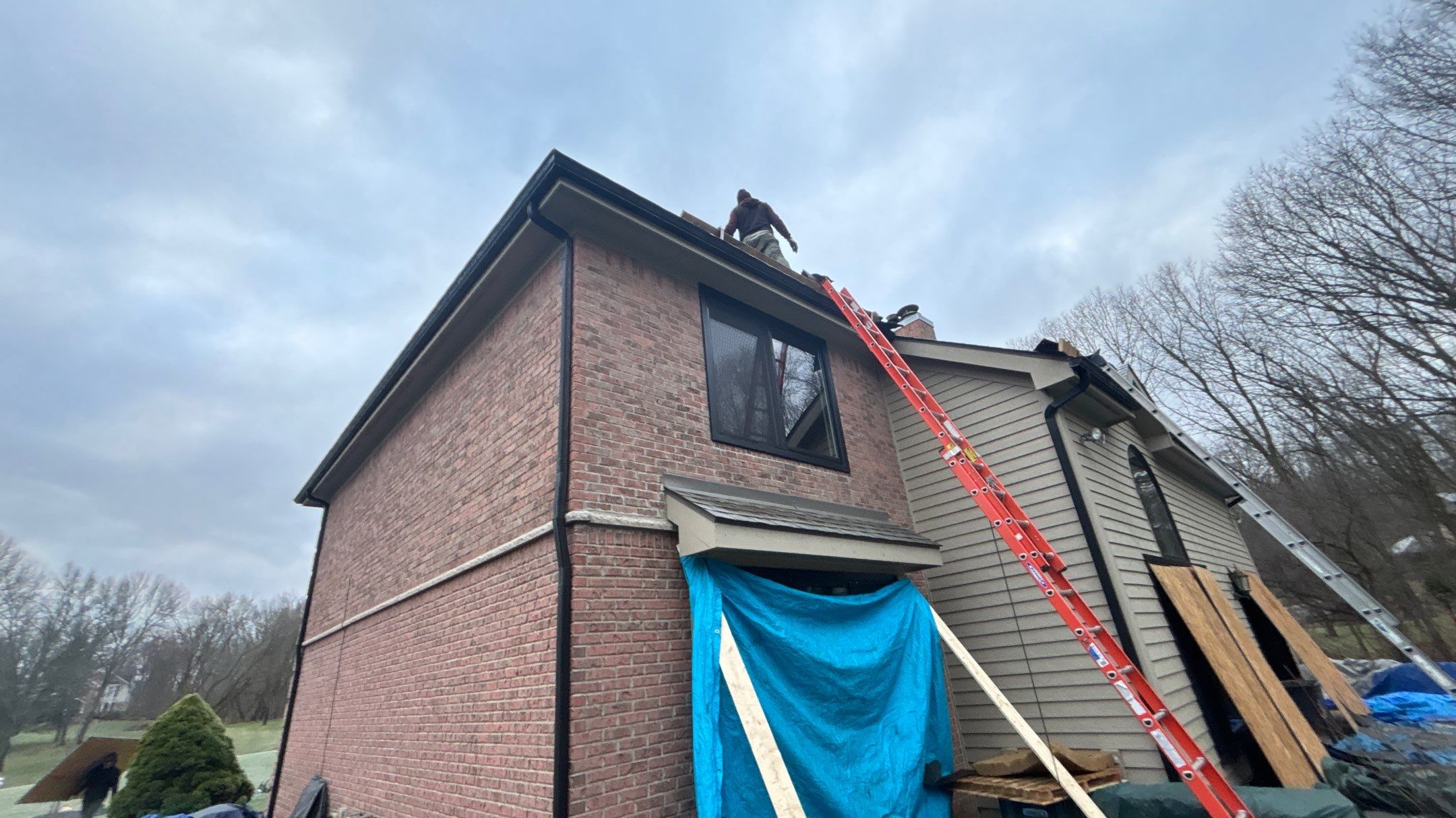 Roof Replacement using Owens Corning Onyx Black by 180 Contractors