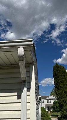 Turtle Shell gutter protection installation in Naperville, IL 60565, photograph 3