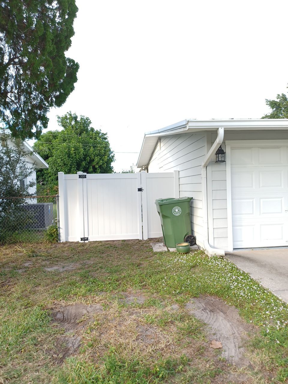 Bradenton, FL 6 ft. Tall White Vinyl Privacy Fence  by Asap fence and gates, LLC