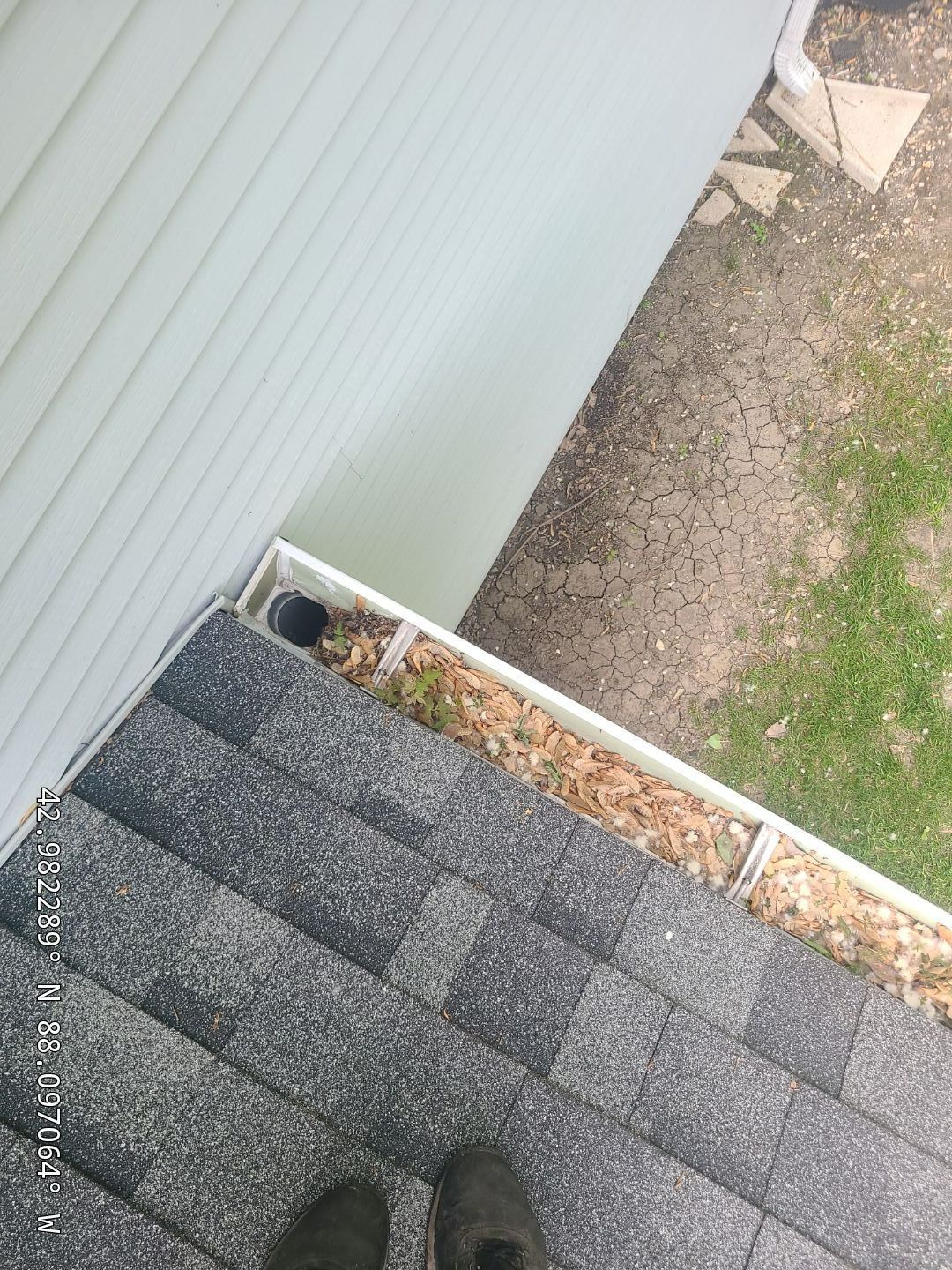 HOA gutter cleaning before