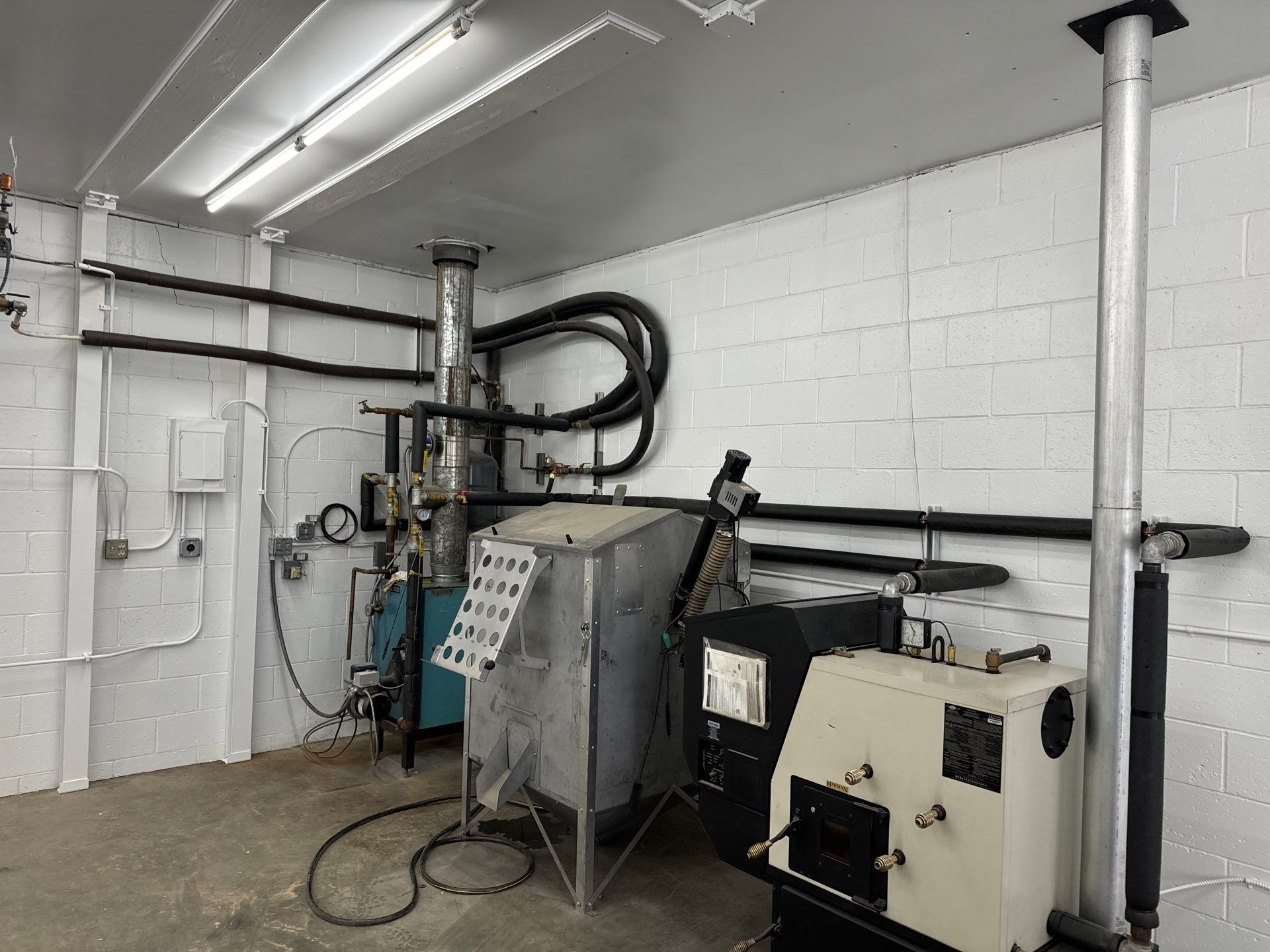 Garage Gets A Fresh Look by Midnight Sun Painting