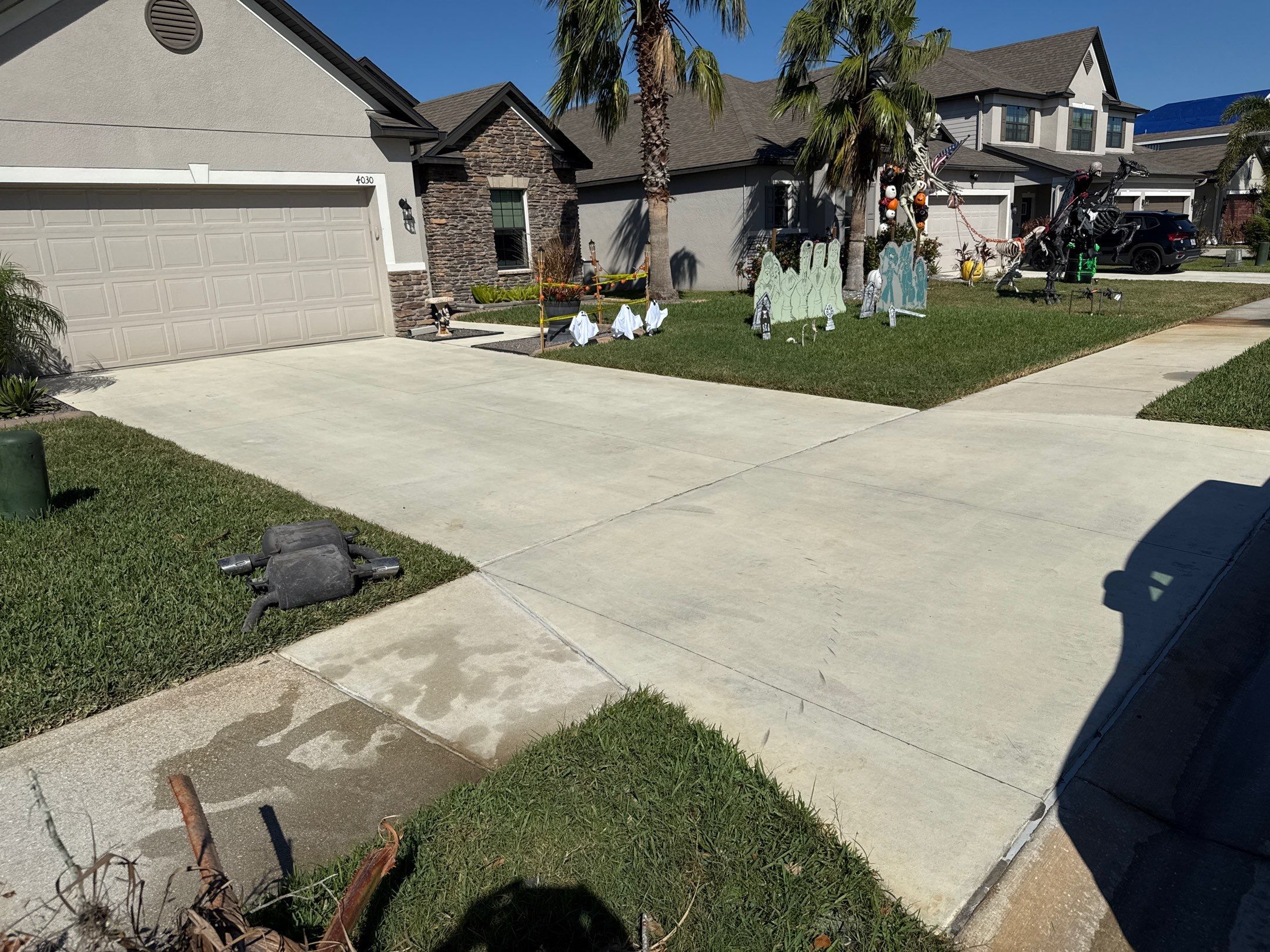 Comprehensive Concrete and Vinyl Fence Cleaning in Willow Walk Community, Palmetto, FL by Sunshine AquaWash