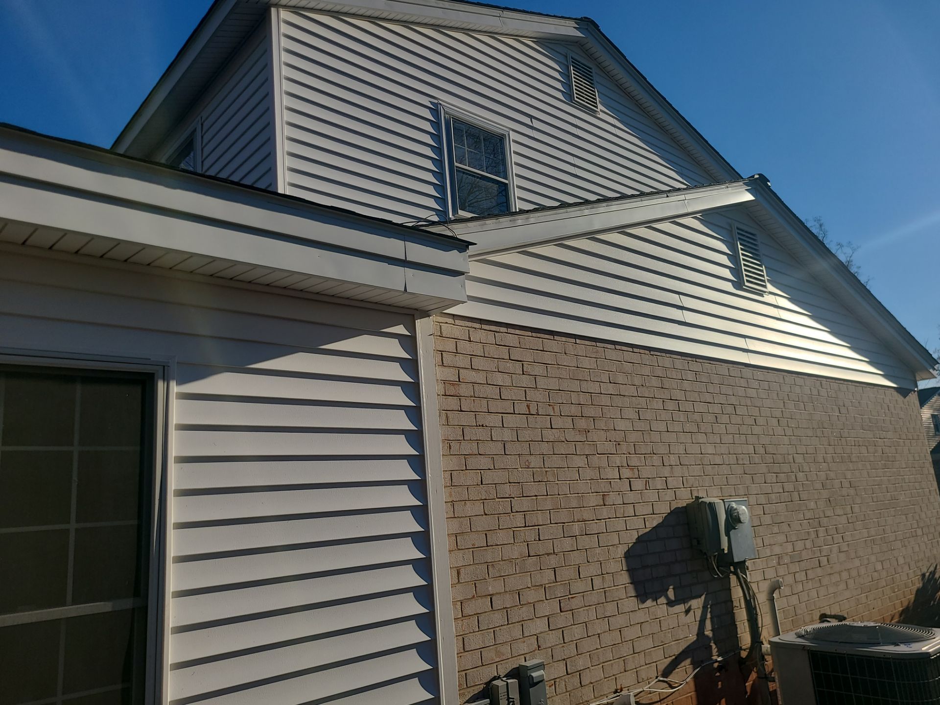 Springfield CertainTeed Charcoal Black Roof & CertainTeed Colonial White Siding by RM Banning, Inc.