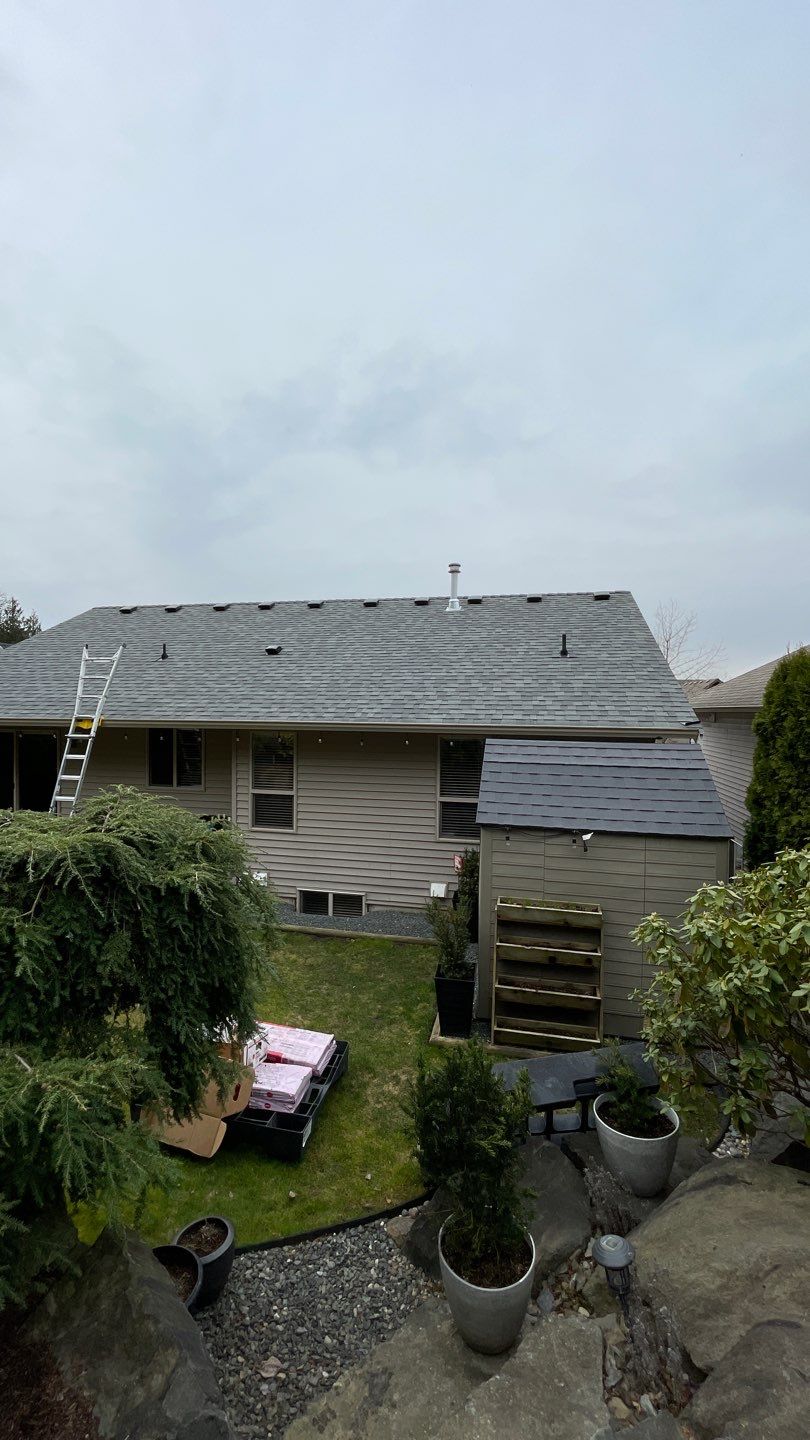 Residential Roofing Installation using OC Oakridge shingles by Top Notch Roofing Inc