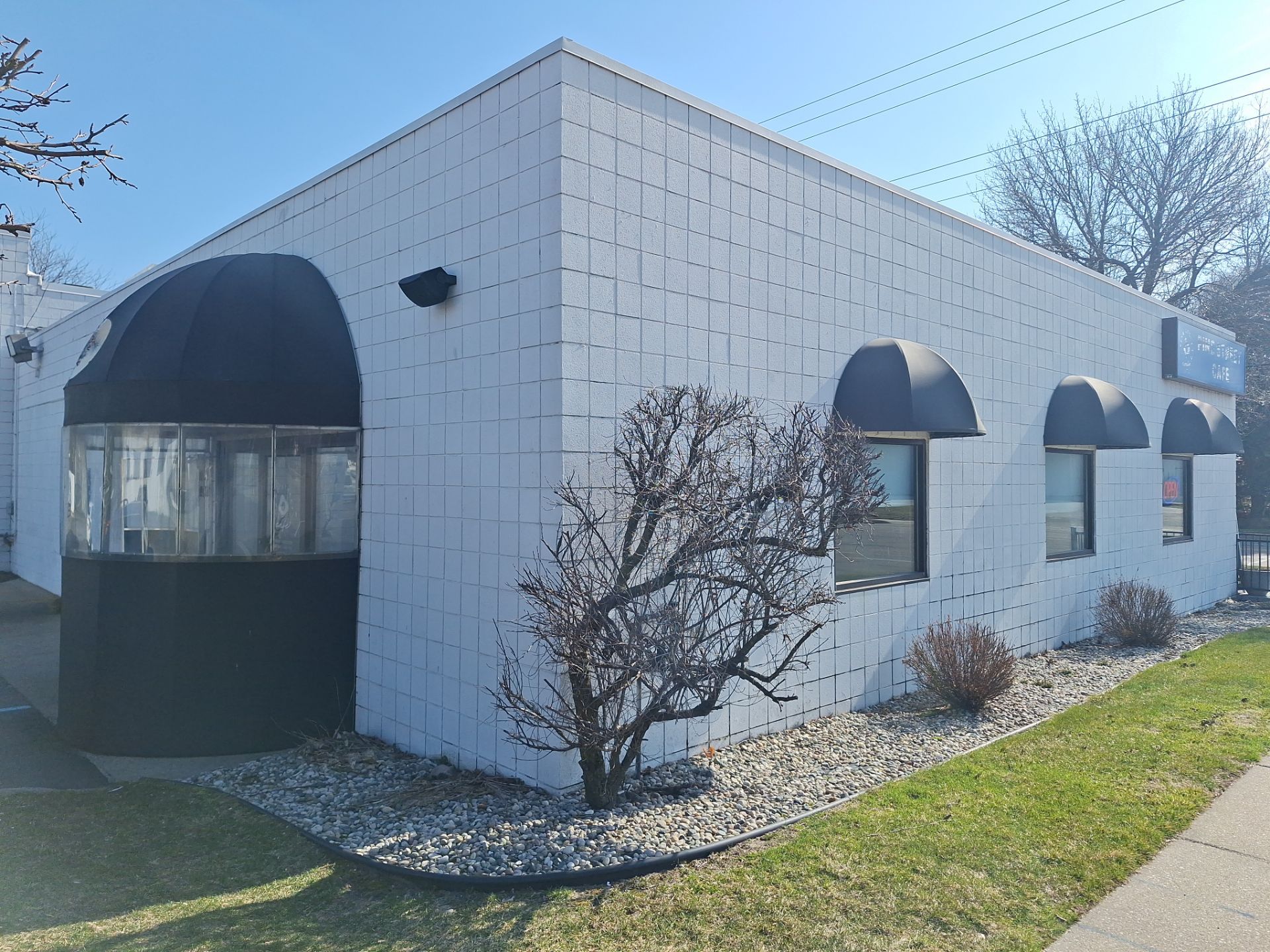 Exterior Cleaning & Maintenance | Pine St Cafe – Ferrysburg Michigan by Gordon Painting