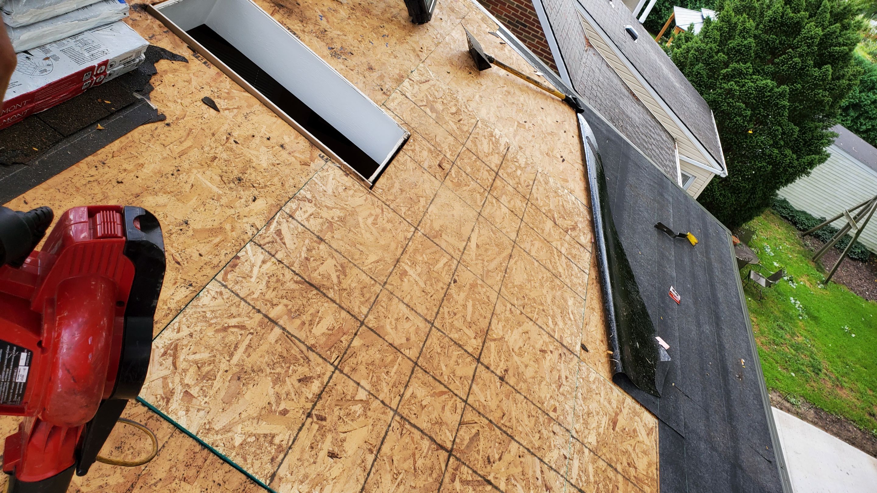 Residential Roofing Installation using Certainteed Belmont shingle by Absolute Roofing and Construction