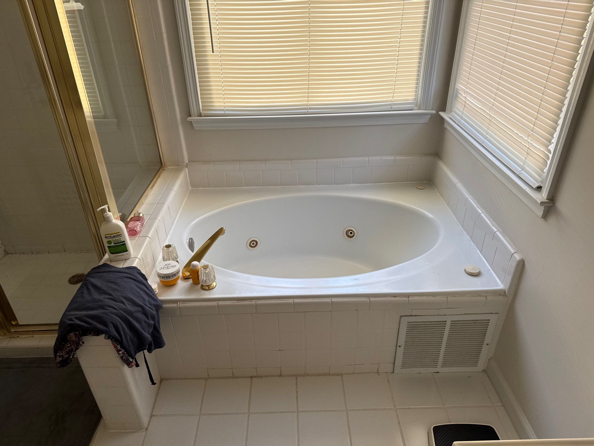 Master bathroom renovation by Prudencio