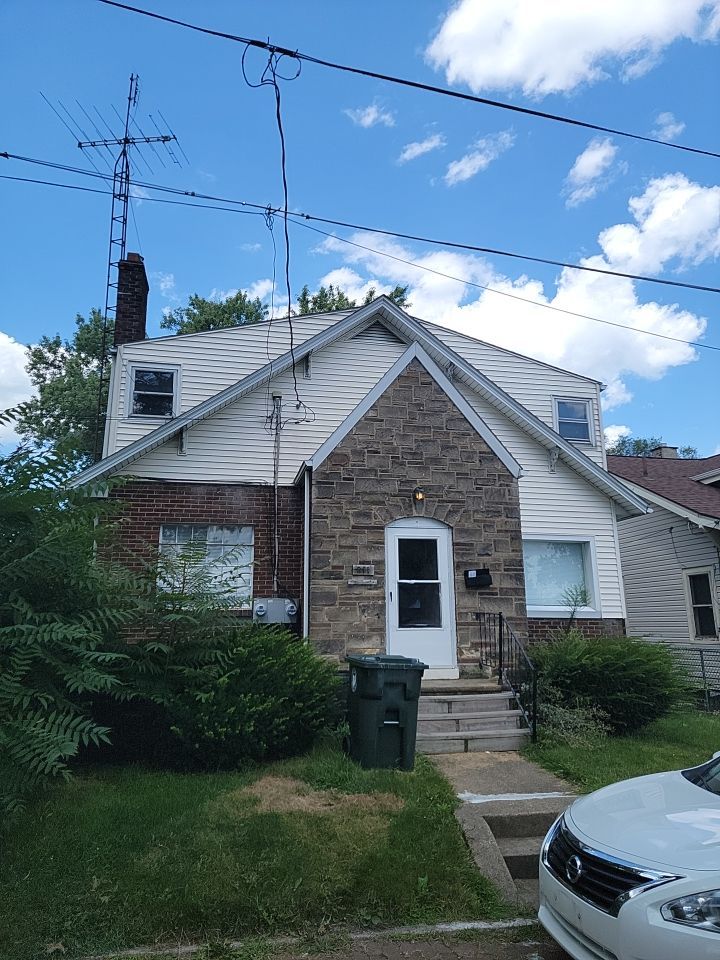 ATLAS PINNACLE COLOR: MAJESTIC SHAKE DRIP EDGE: WHITE by Eagle Eye Roofing