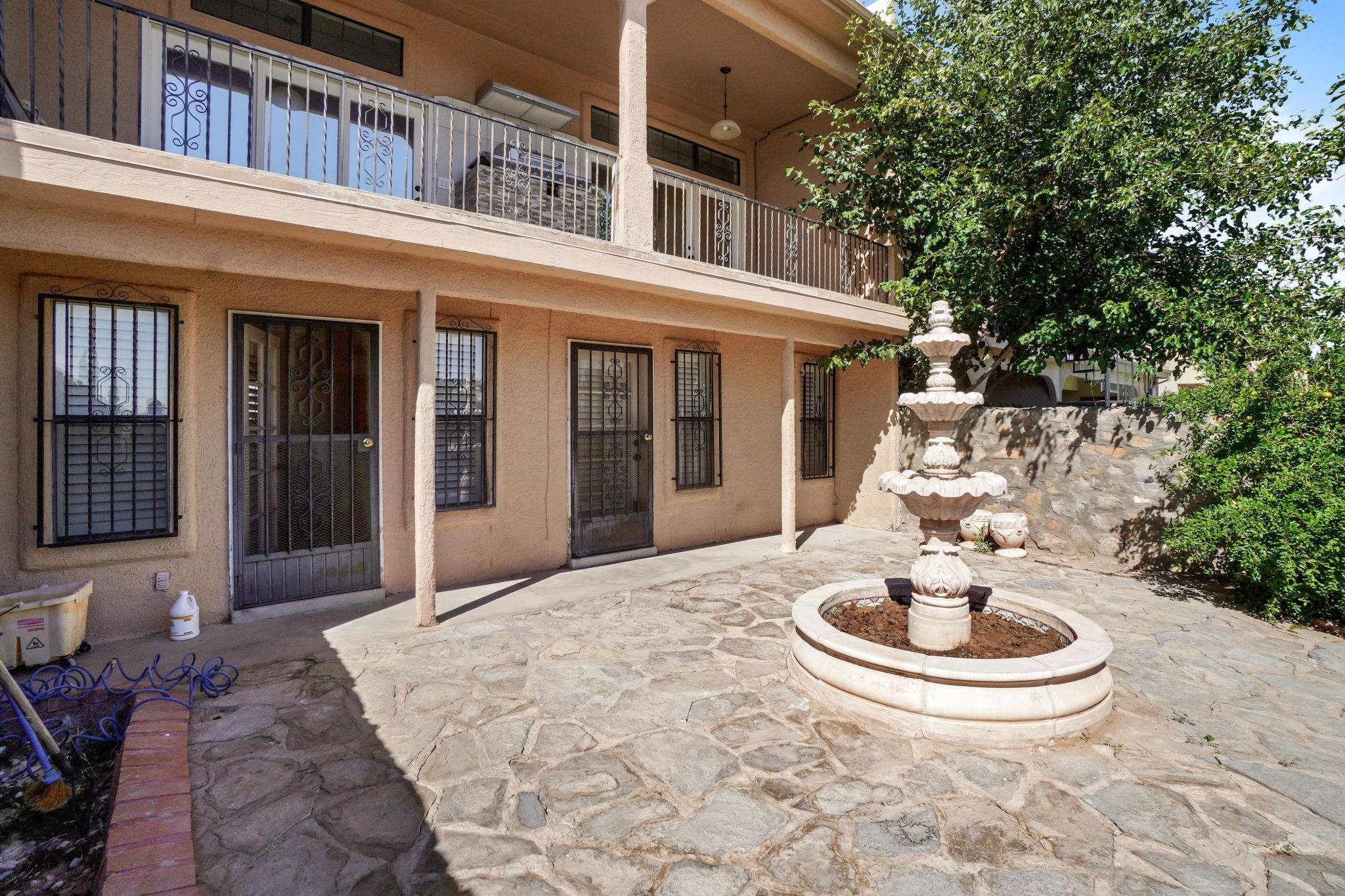 Luxury condo remodel by the golf course by Castro Brothers Solutions