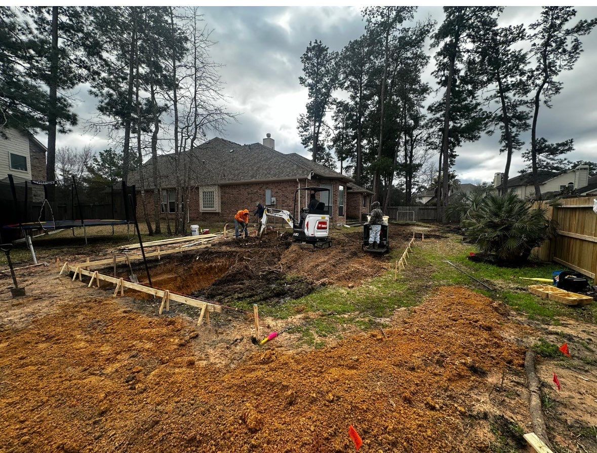 Pool, Patio Cover and Summer Kitchen in Sterling Ridge by SophAlx LLC
