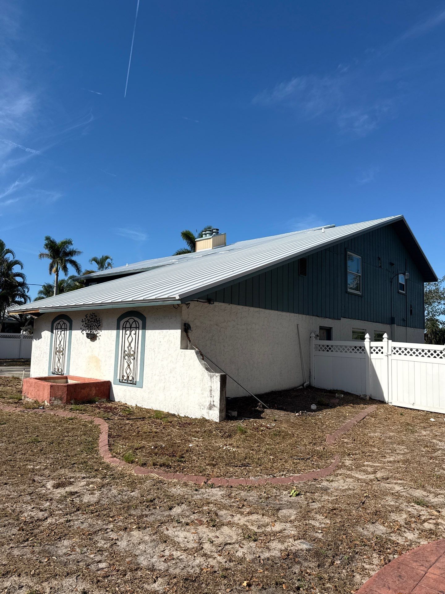 K-Style Seamless Gutter Installation using White Seamless Gutters in Sarasota FL by Gutter Professors