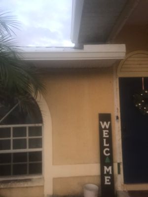 White K Style Seamless Gutters using Splash Guard in Fort Myers FL