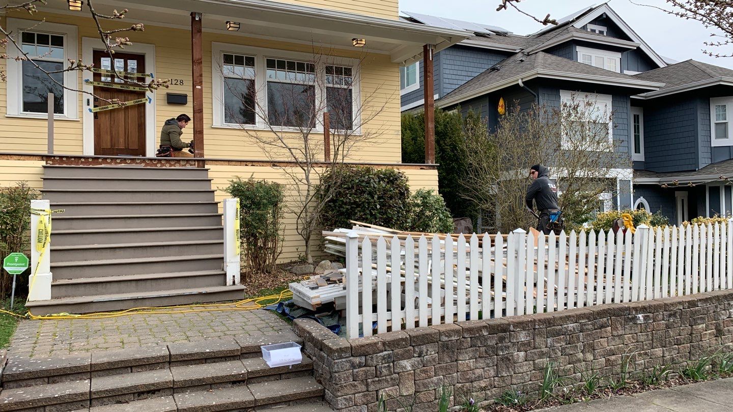 Greenlake Front Porch by Alki deck builders 