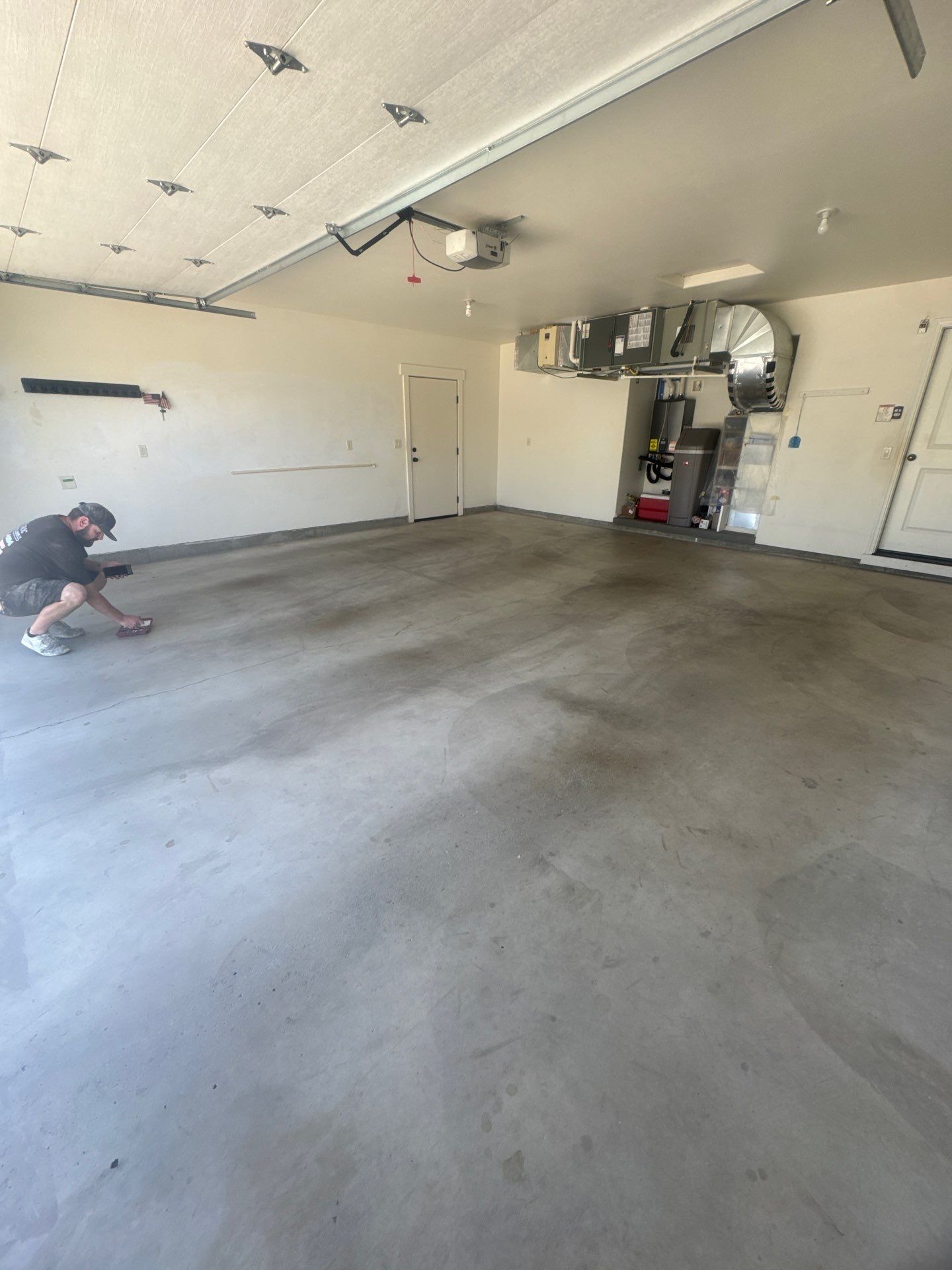 Hermiston Garage Floor Coating With Travertine Hybrid Flake System by Croc Coatings, LLC