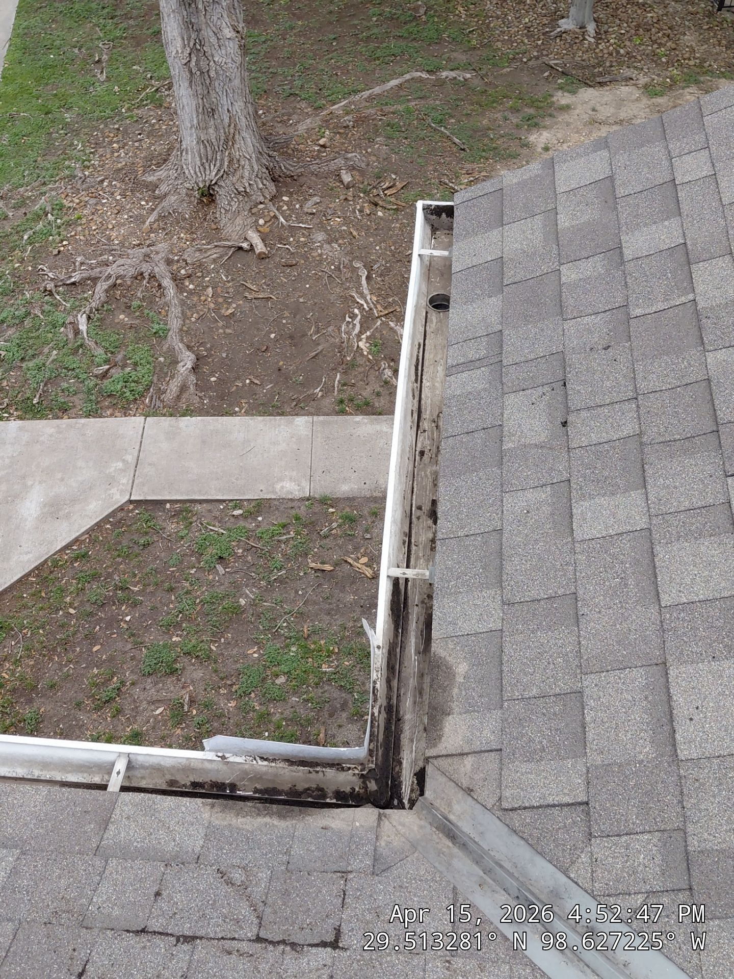 Commercial gutter cleaning San Antonio after photo with clean gutters