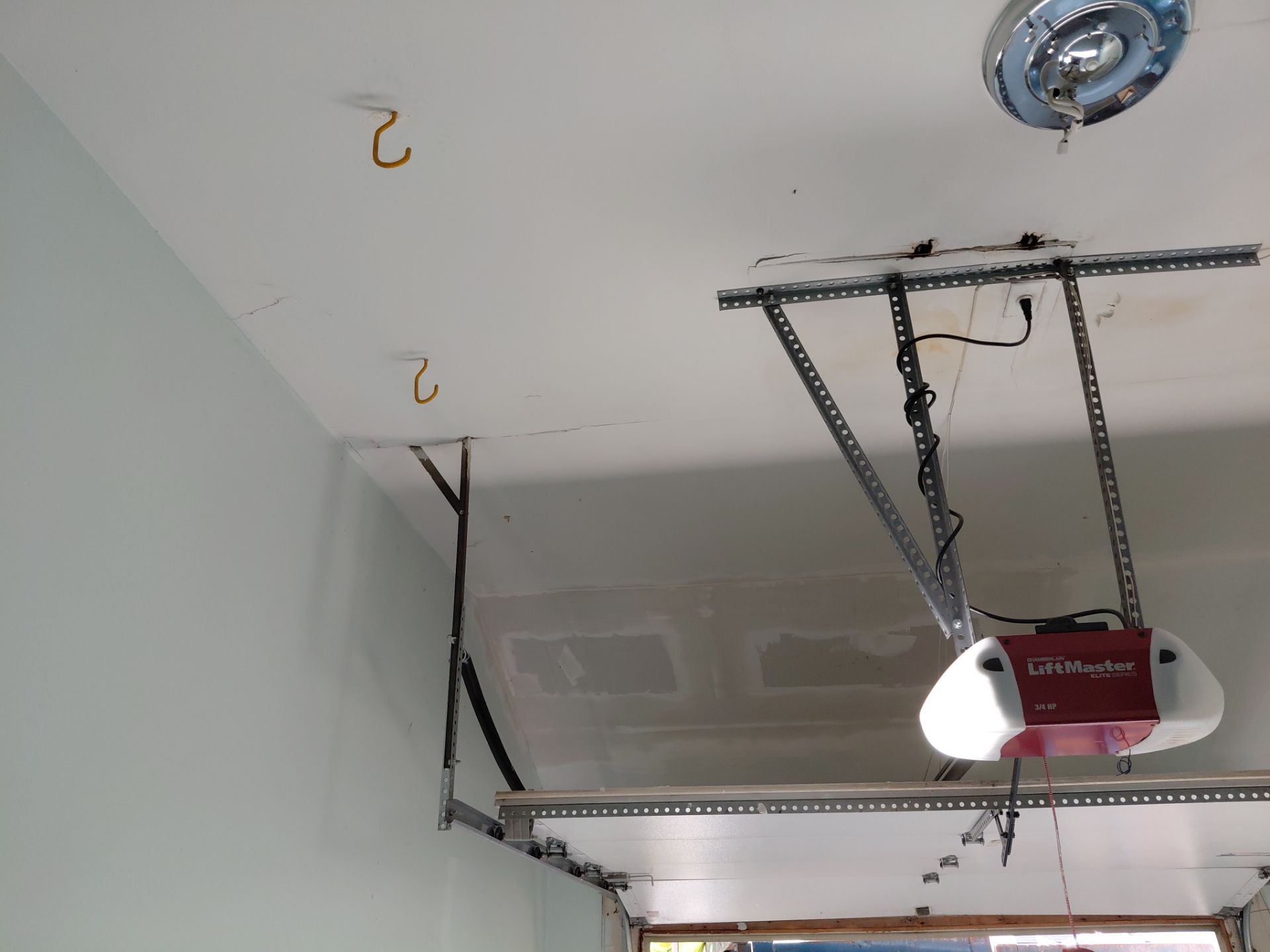 Alexandria: Residential Roof with CertainTeed Landmark Pro in Max Def Burnt Sienna by RM Banning, Inc.