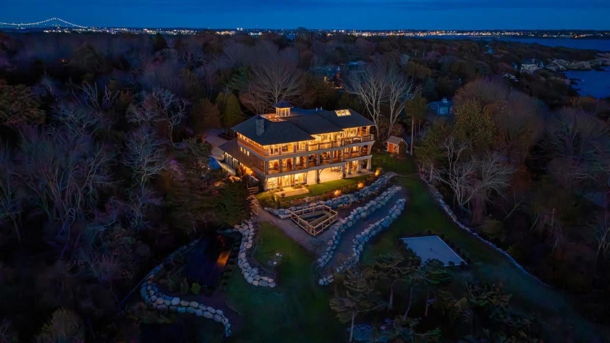 Jamestown Private Residence - Custom Home Build by Rinaldi Brothers