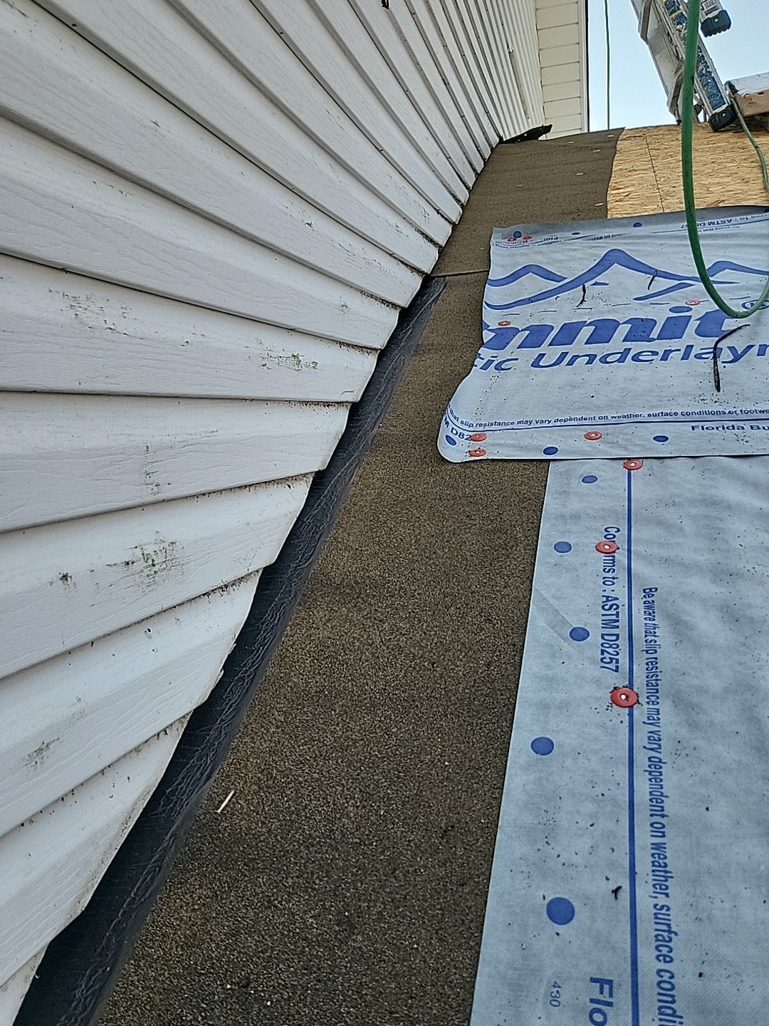 CT LANDMARK COLOR: PEWTER by Eagle Eye Roofing