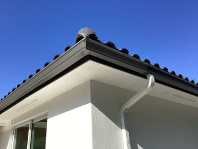 6 Inch Seamless Gutters using bronze gutters in Sarasota FL