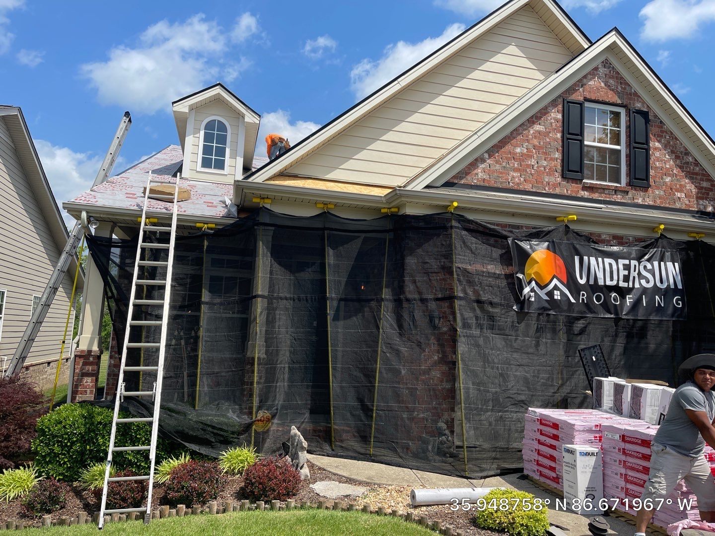 Residential Roofing Installation using Owens Corning Oakridge Roofing System by Undersun Roofing 