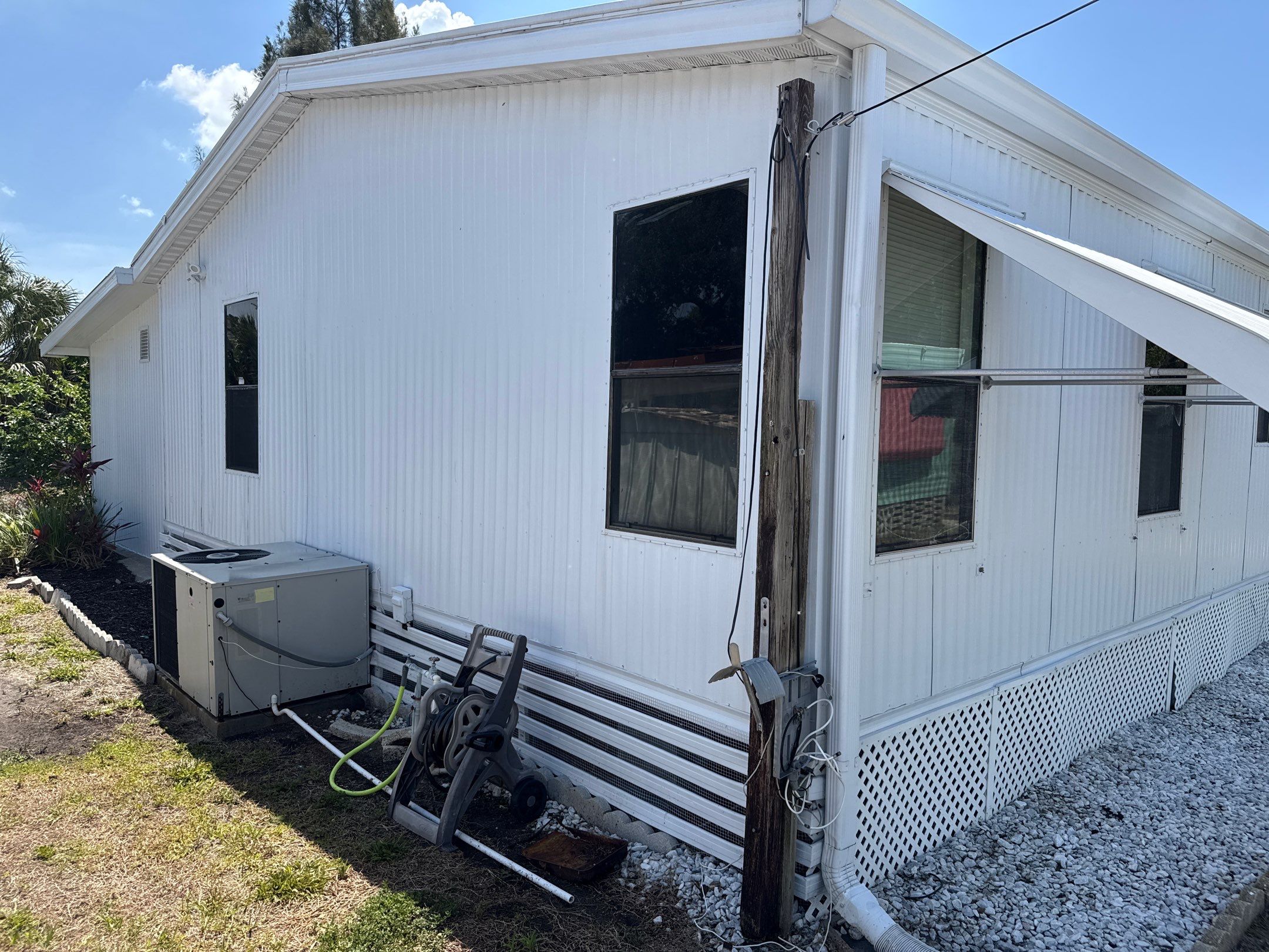 Mobile Home Soft Wash & TPO Roof Cleaning in Plaza Estates – Bradenton, FL by Sunshine AquaWash