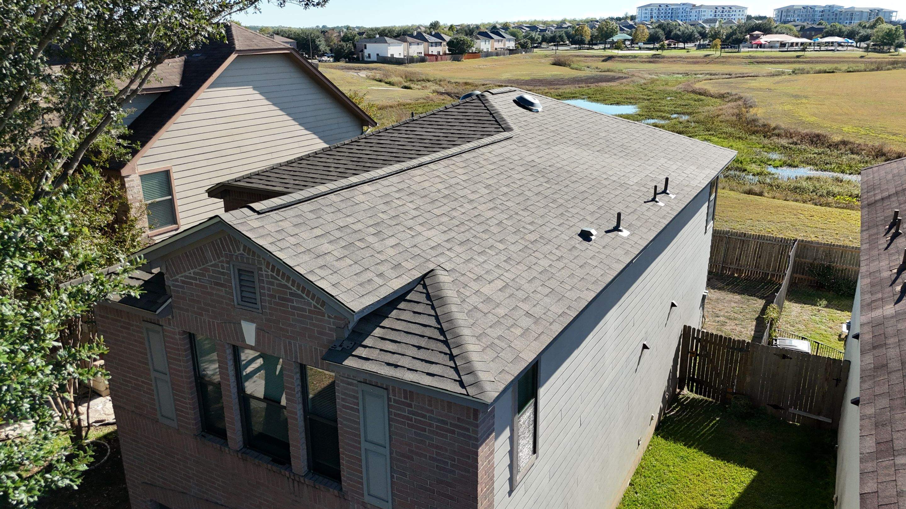 Weathered Wood - Malarkey Vista by RoofsOnly.com