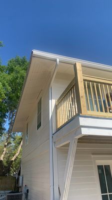 Seamless Gutter Installation Using White K-Style Aluminum Gutters