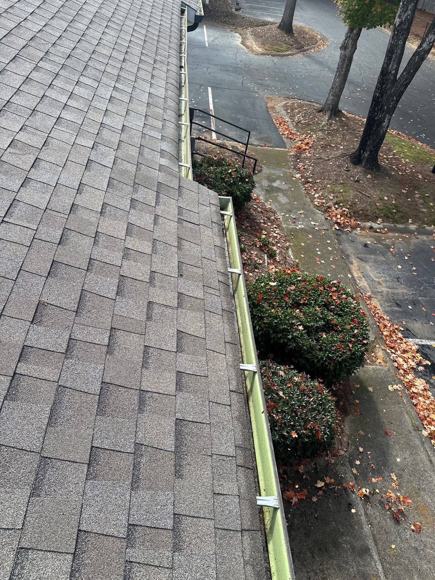 Commercial gutter cleaning Marietta & Kennesaw, GA	 after photo with clean gutters