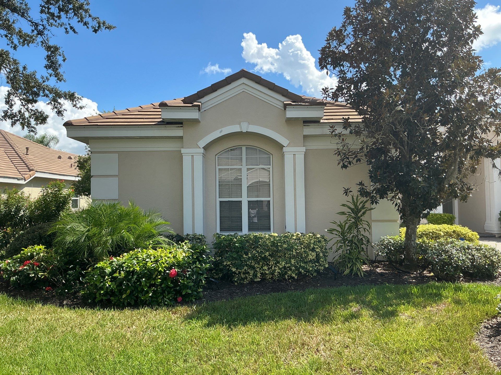 6-inch Seamless Gutter Installation with Splash Guard in University Park, FL by Gutter Professors