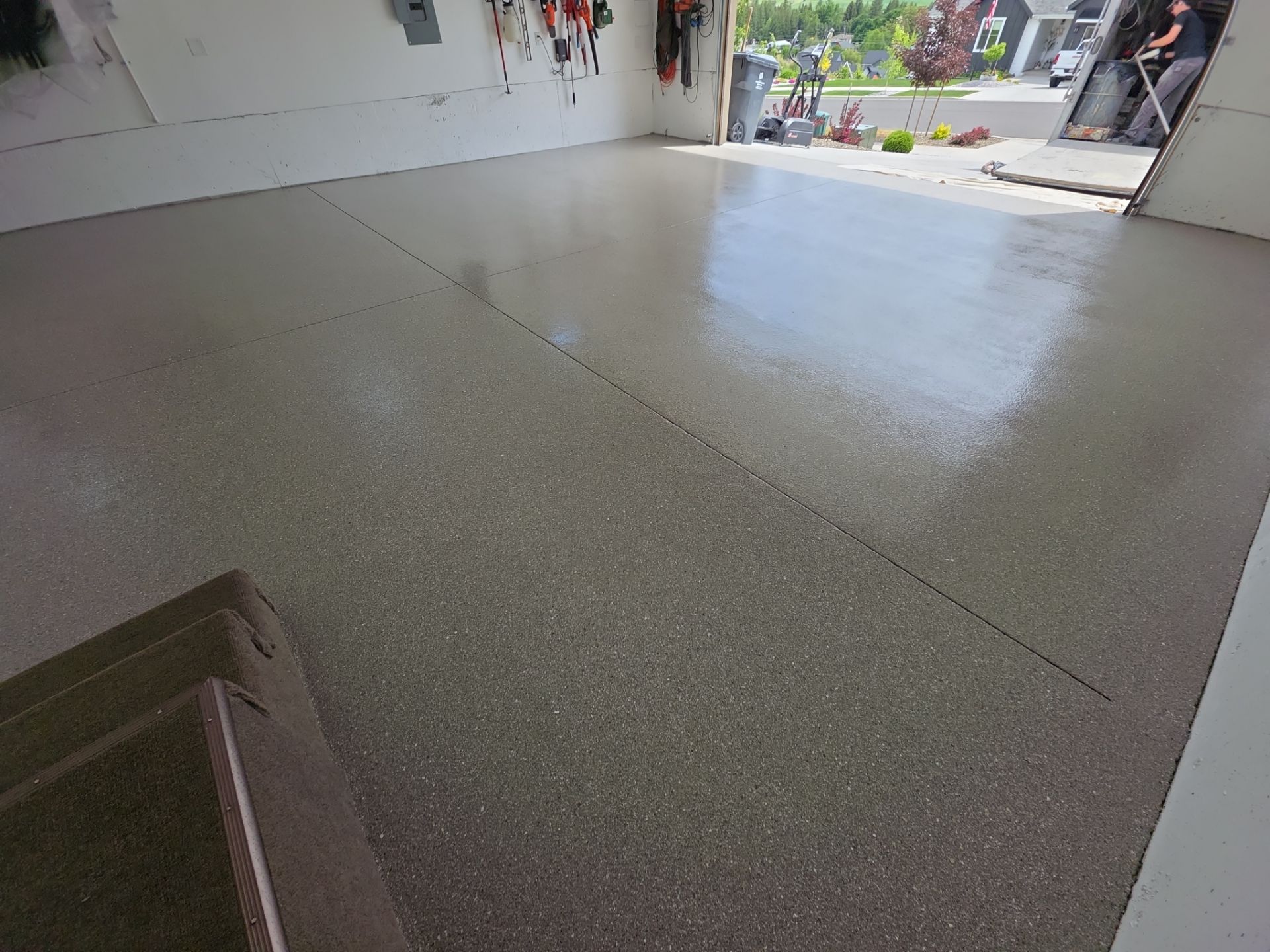 Moscow Garage Transformation Featuring Travertine Hybrid Polyaspartic Coating by Croc Coatings, LLC