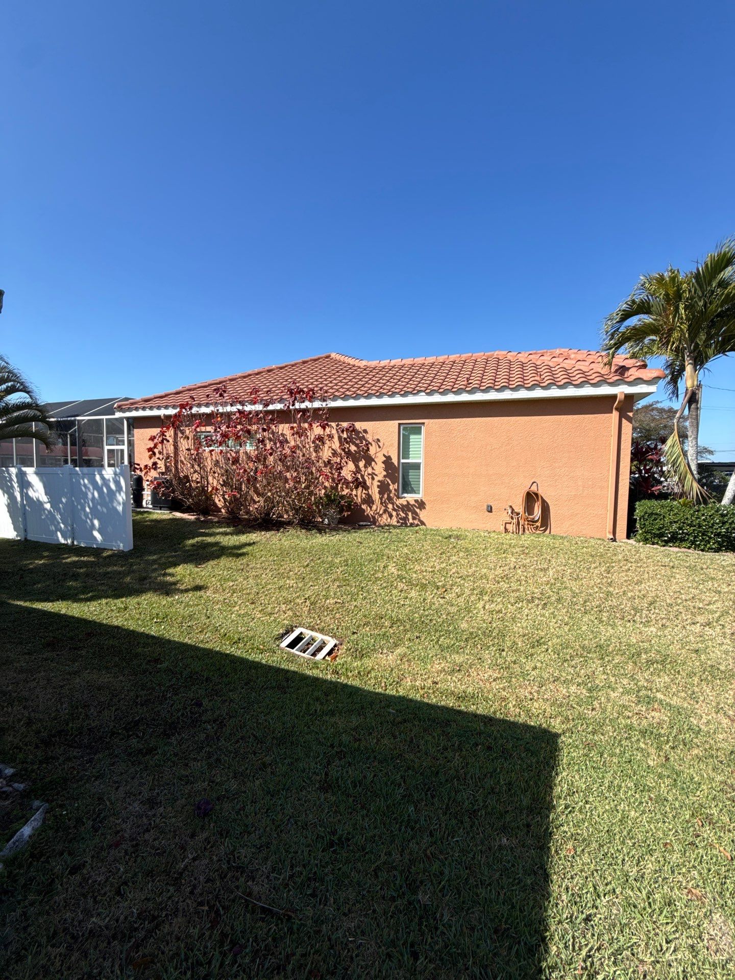 7 inch seamless gutters using Seamless Aluminum Gutters in Fort Myers, FL by Gutter Professors