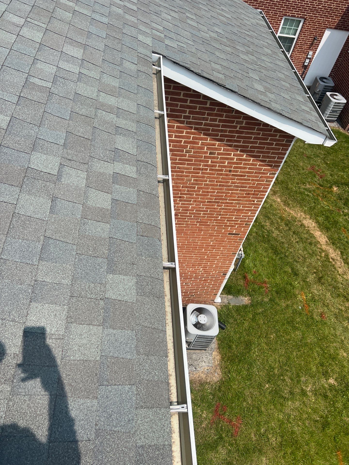 HOA gutter cleaning after photo.
