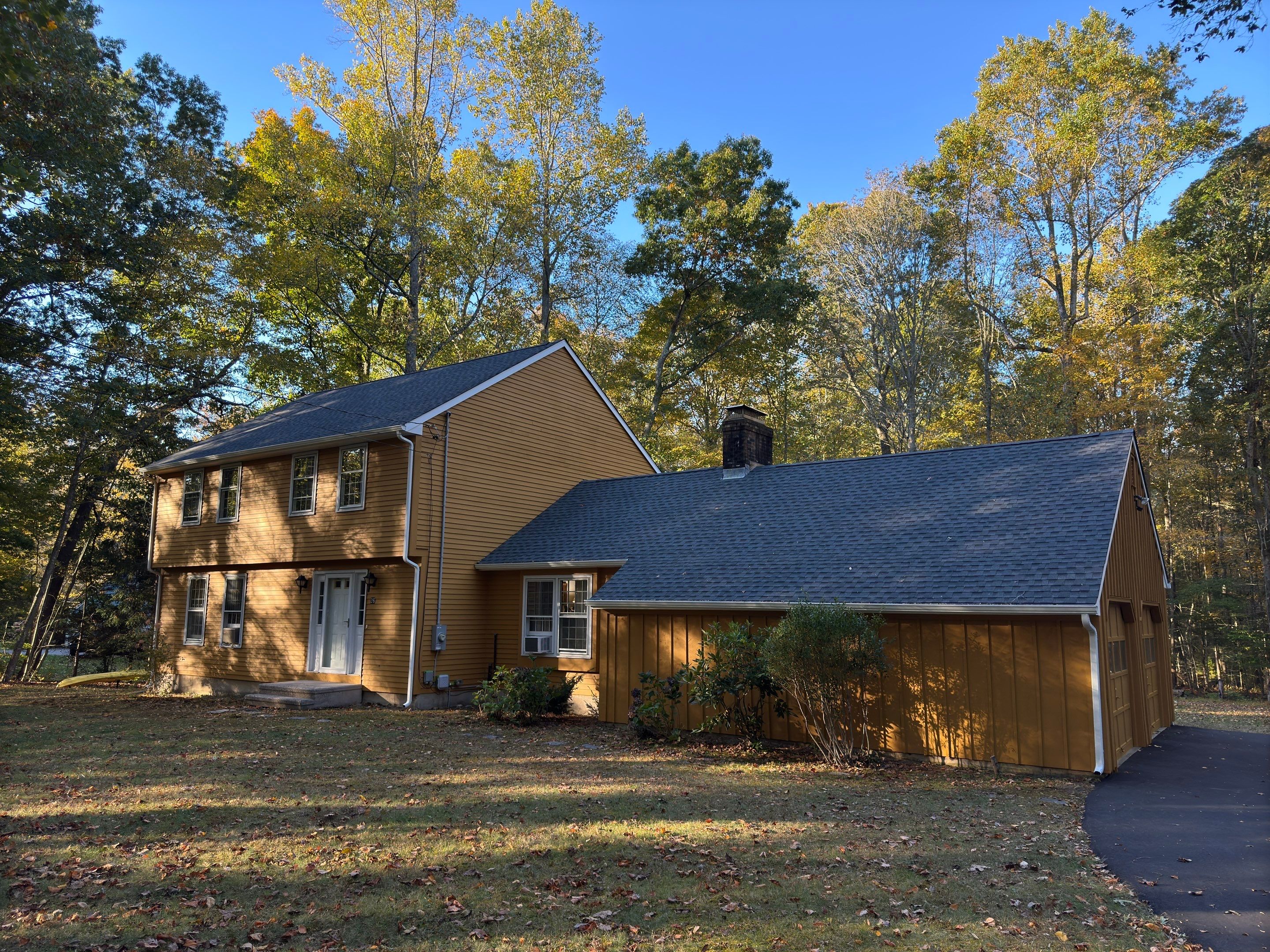 Exterior Staining by Trendy Walls Inc.