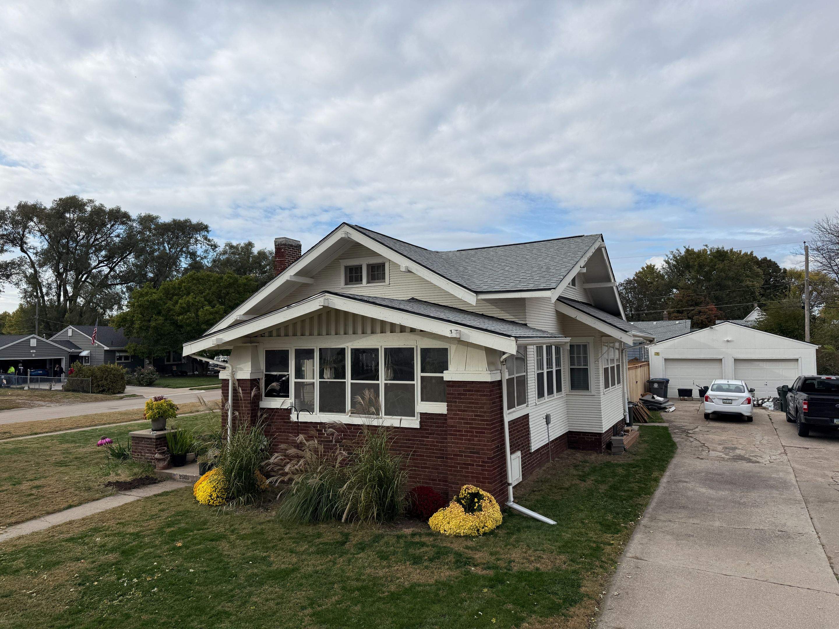 Full Residential Roof Replacement and Detached Garage Roofing in Council Bluffs by Star Home