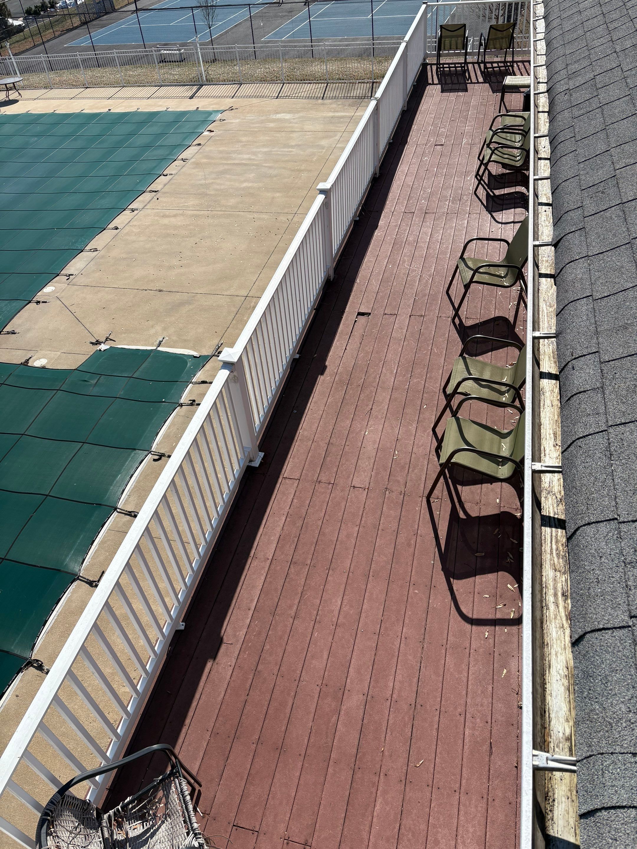 HOA gutter cleaning after photo.