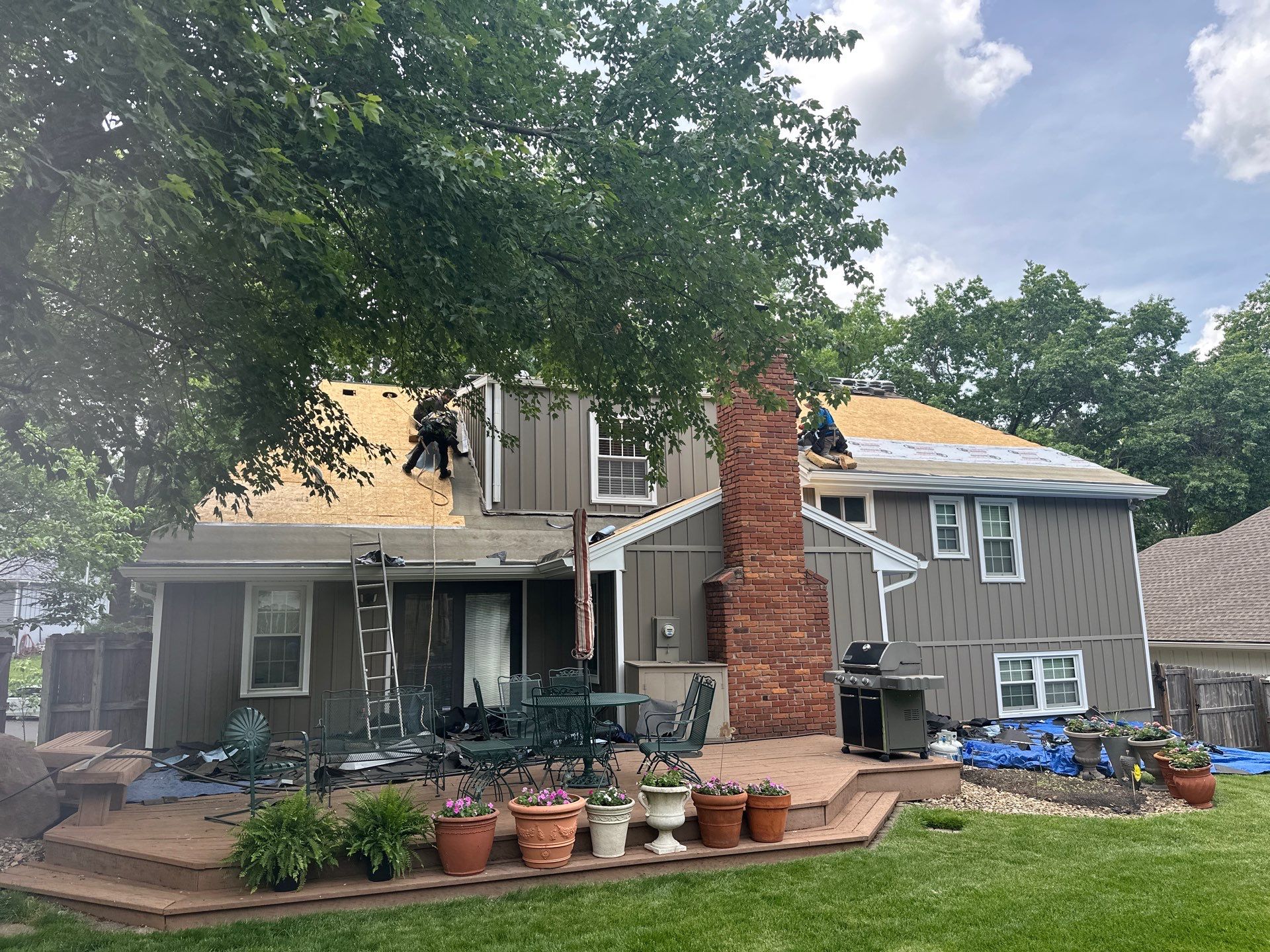 Complete Kansas City Exterior Remodel With IKO Roofing and Craneboard Siding by EEC Windows, Siding & Roofing