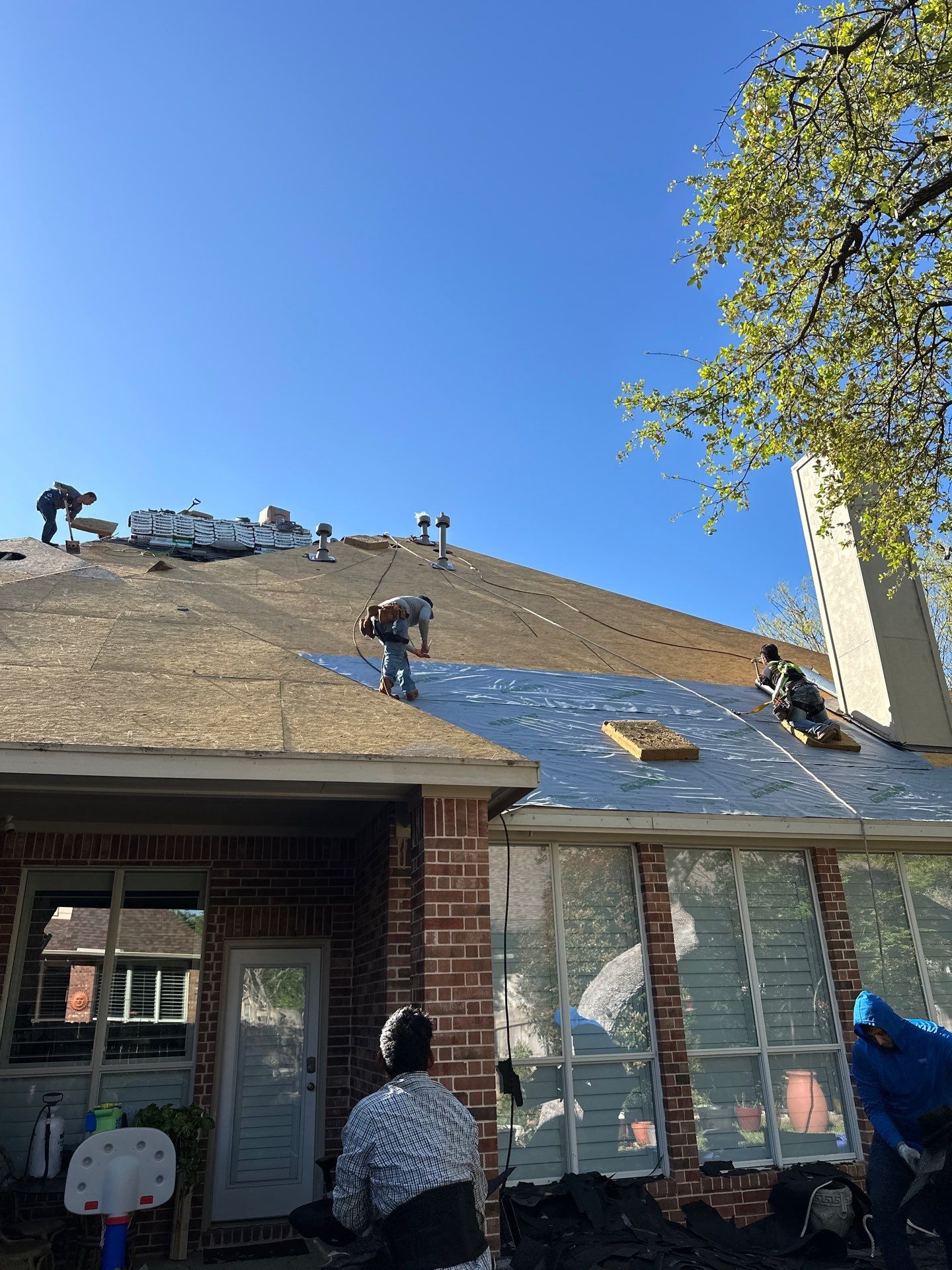 Residential Roof Installation Owens Corning Oakridge Onyx Black by DeZign Roofing & Exteriors