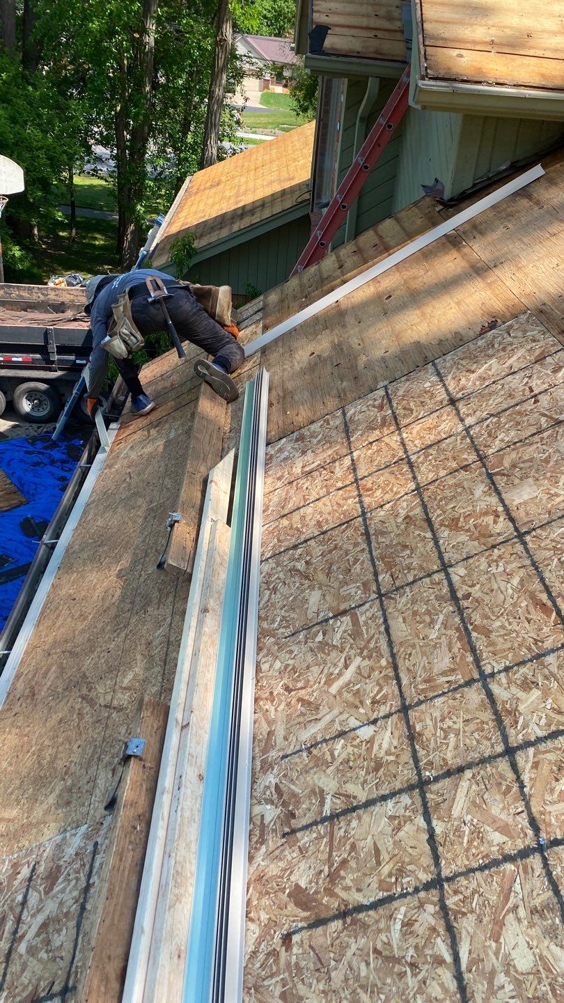 Siding Replacement using CertainTeed Restoration Classic D5 by 180 Contractors