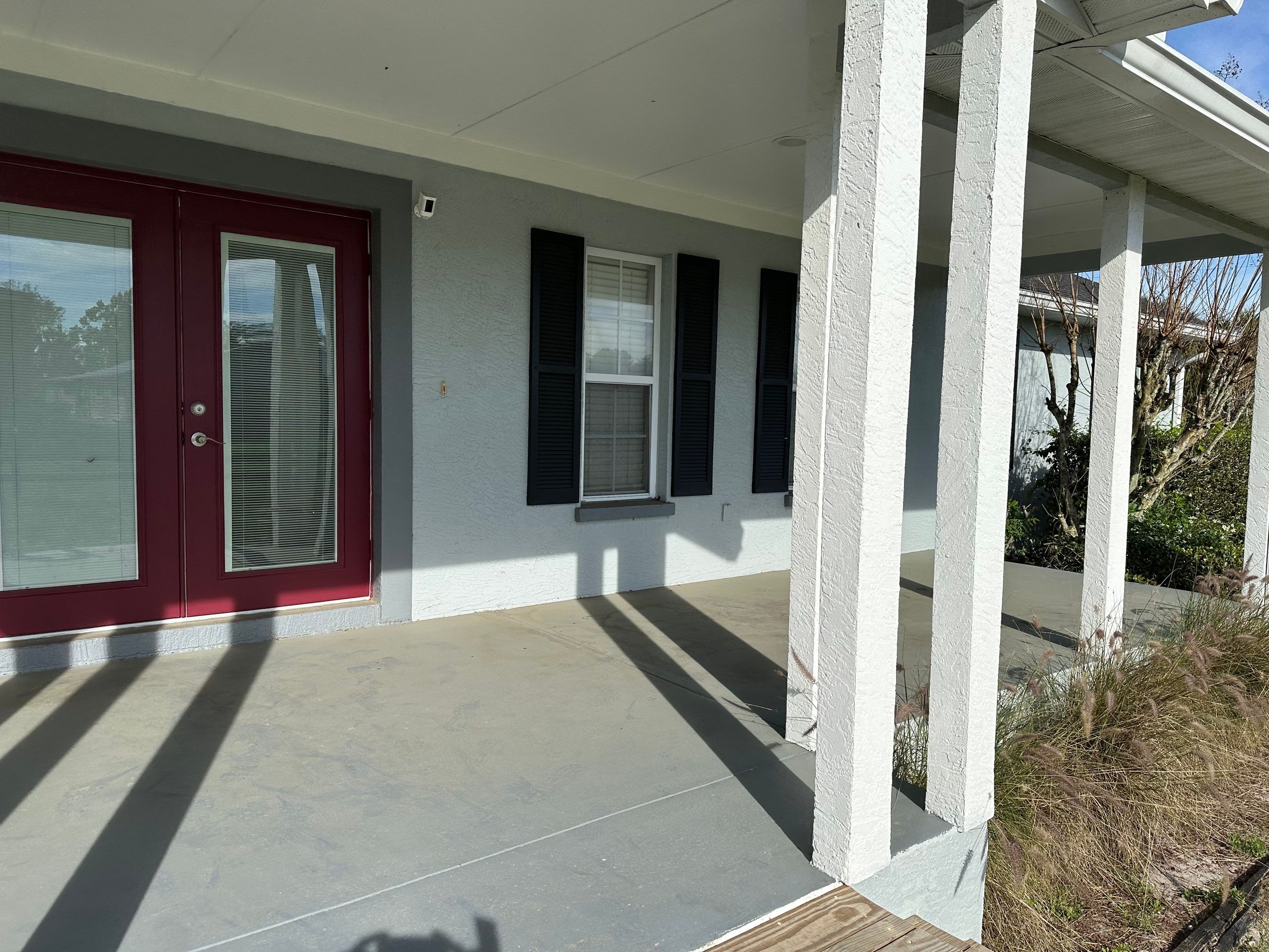 Vinyl Horse Fence & Concrete Pier Cleaning at Lesley Cox Equestrian, Parrish, FL | Sunshine AquaWash by Sunshine AquaWash
